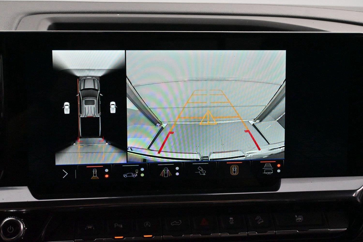 Used 2025 Onyx Black GMC Elevation image 20