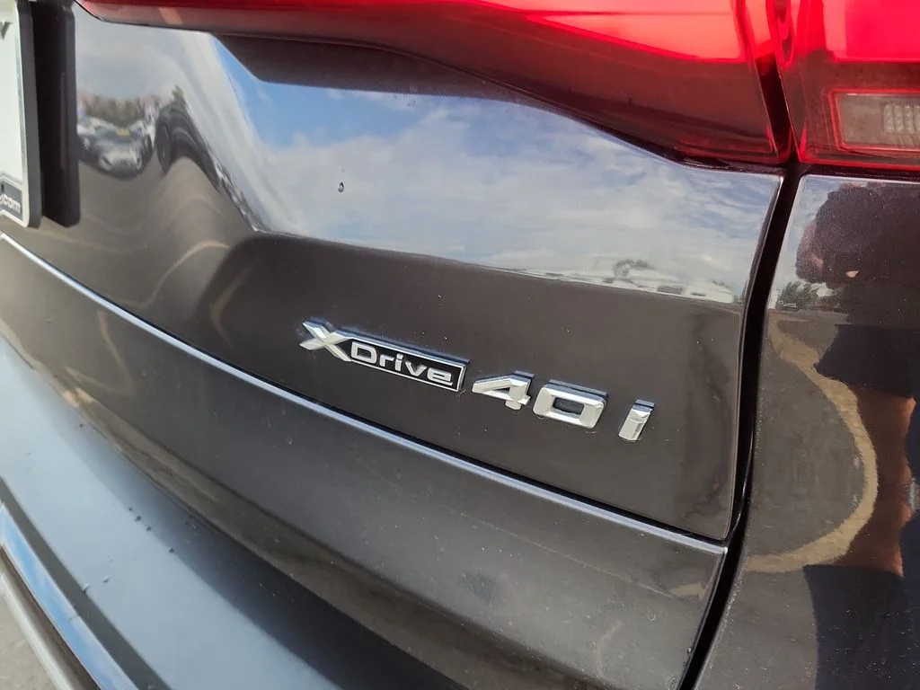 Used 2021 Gray BMW xDrive40i image 14