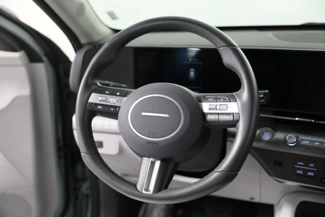 Used 2025 Green Hyundai SEL image 3