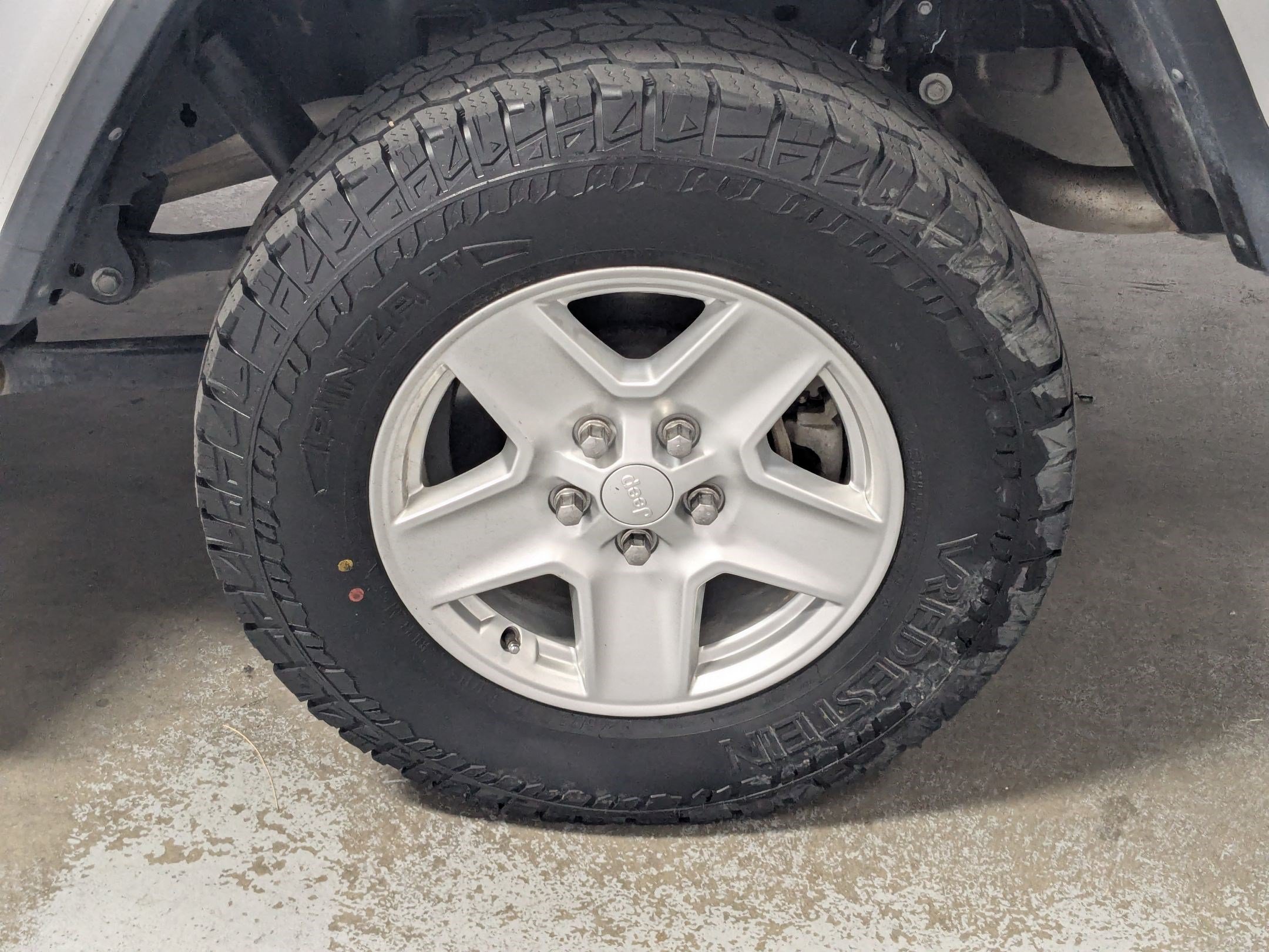 Used 2022 Silver Zynith Clearcoat Jeep Sport S image 22