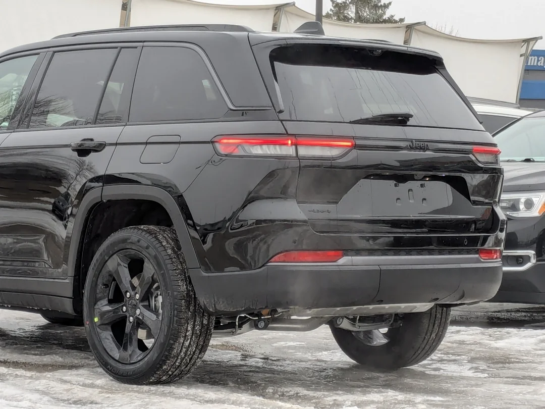 New 2026 Black Jeep Limited - - 4x4 - 20 Gloss Black Wheels - Luxury Tech II - Remote Start & More! image 10