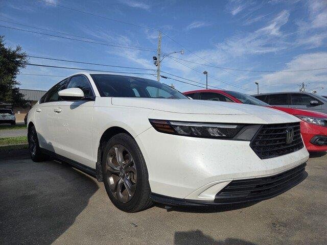 Used 2023 Platinum White Pearl Honda EX image 3
