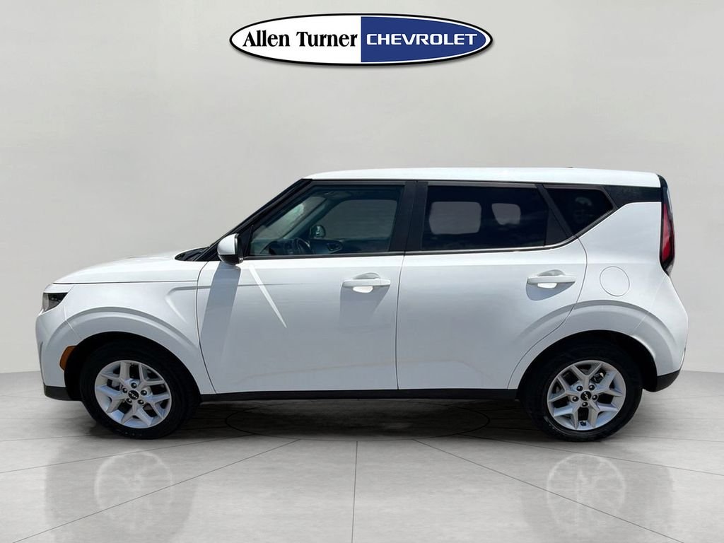 Used 2024 White Kia LX image 6
