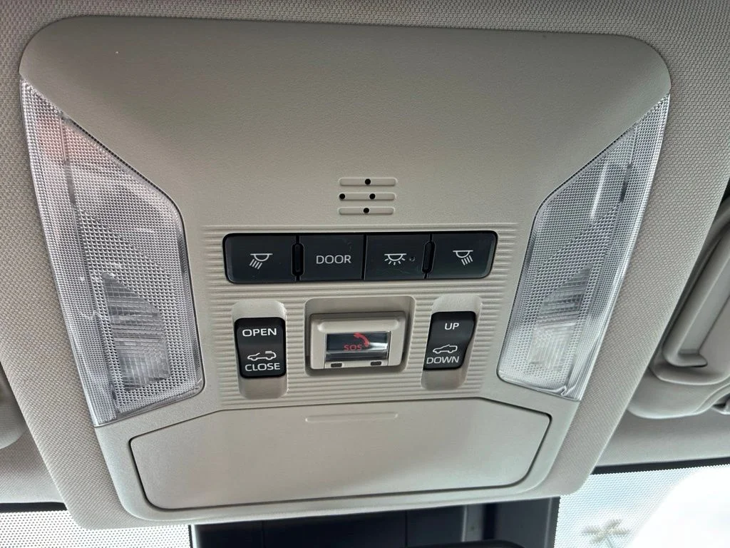Used 2022 White Toyota XLE image 23