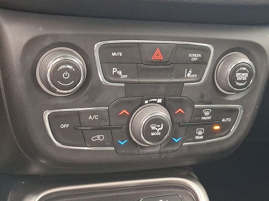 Used 2019 Black Jeep Latitude image 17