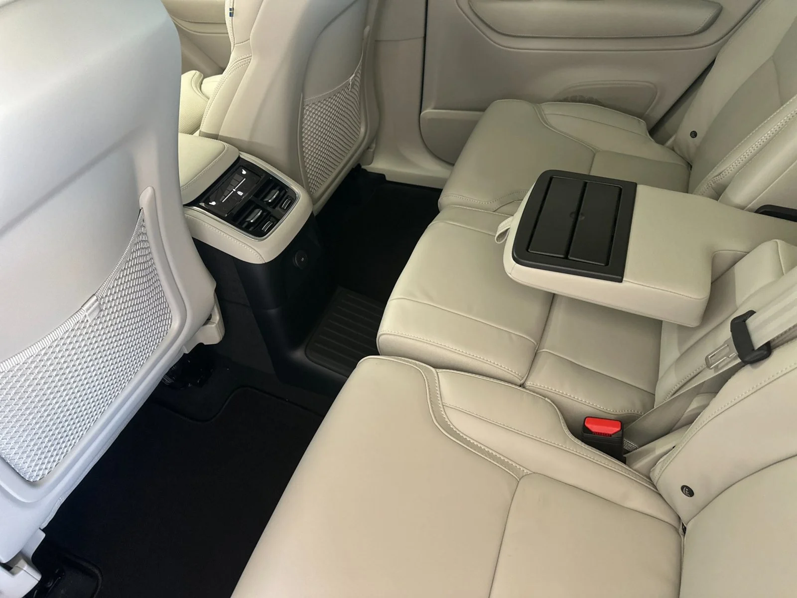 New 2026 Blue Volvo T8 Ultra image 4