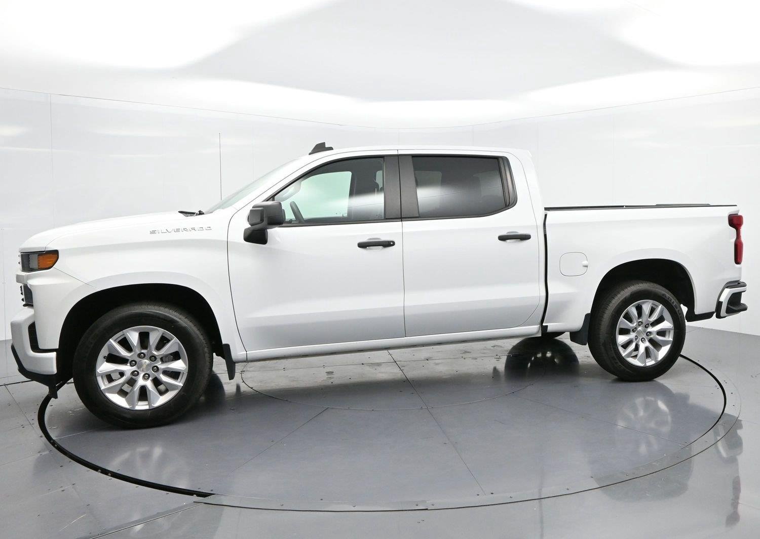 Used 2022 Summit White Chevrolet Custom image 4