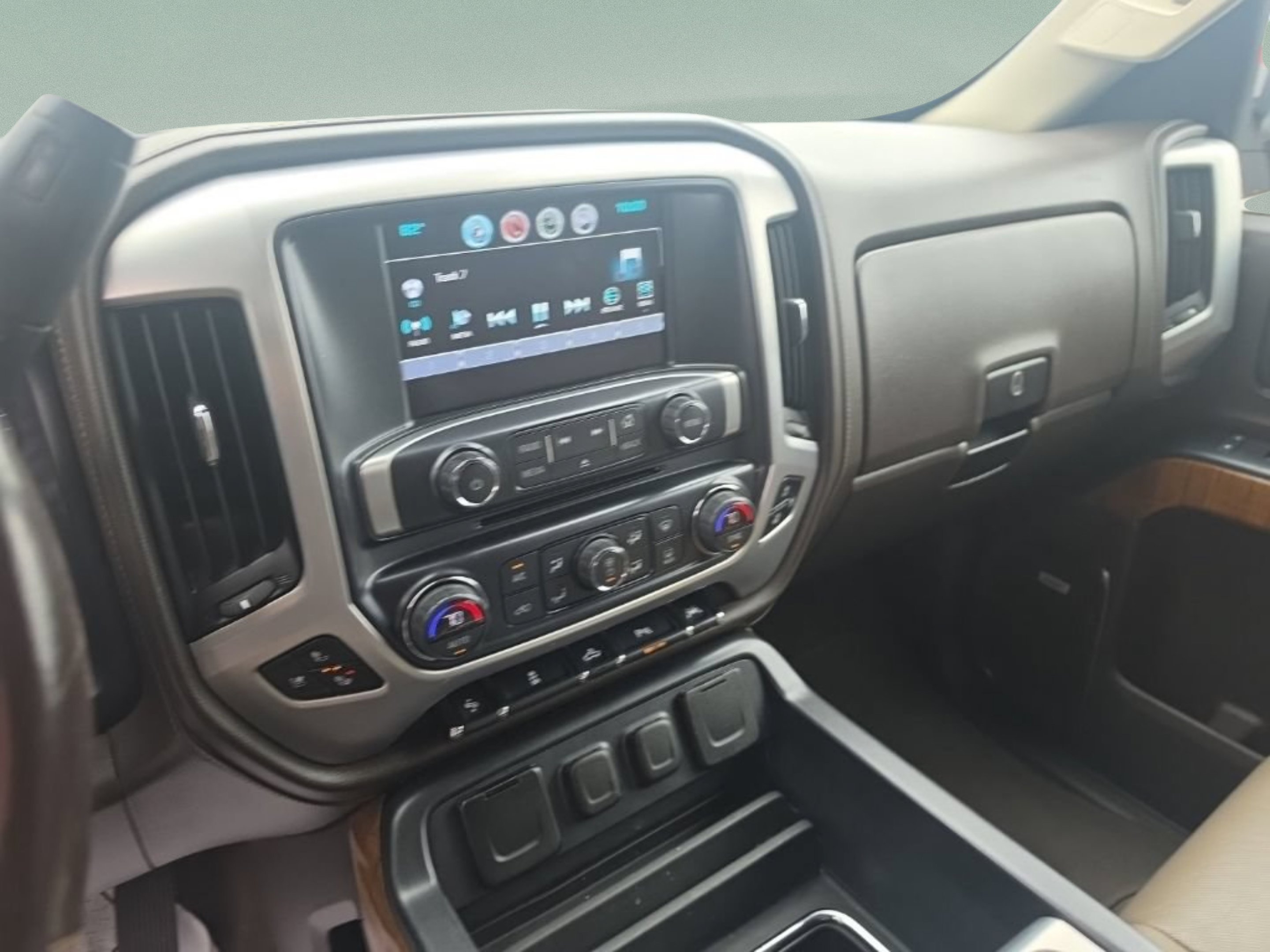 Used 2017 CARDINAL RED GMC SLT image 18