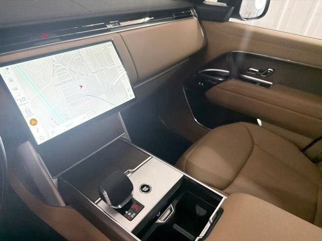 New 2026 Eiger Grey Land Rover SE image 33