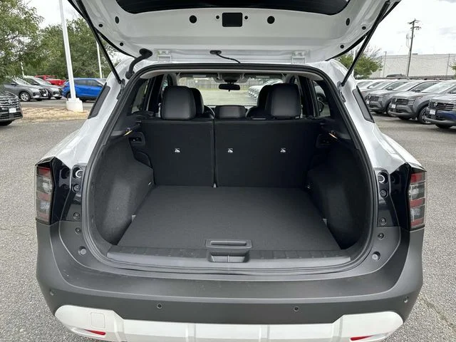 2025 Nissan Kicks SR - Photo 12