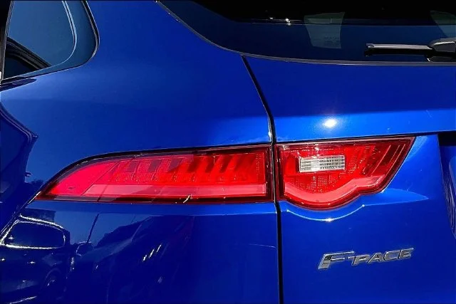 Used 2019 Blue Jaguar 25t Prestige image 23