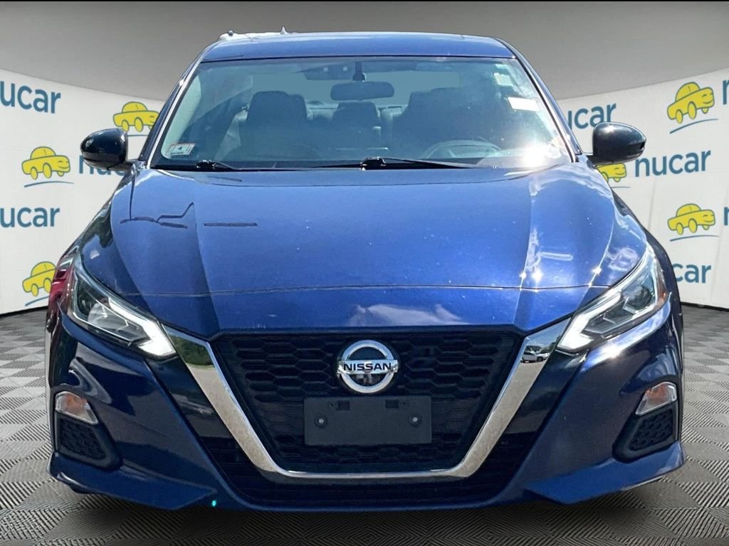 Used 2019 Blue Nissan 2.5 SR image 2