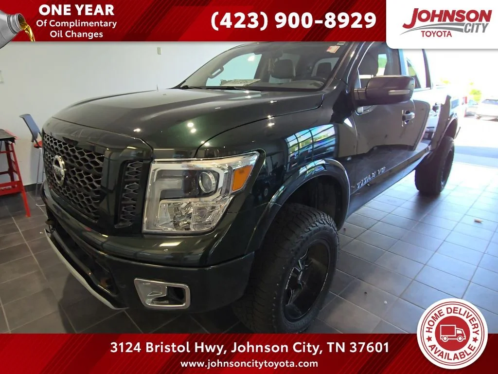 2019 Nissan Titan PRO-4X 4X4 Crew Cab's photo
