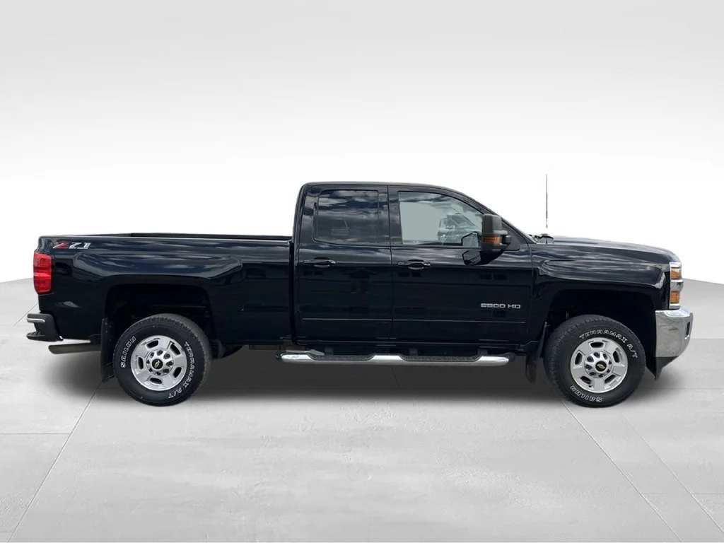Used 2018 Black Chevrolet LT image 4
