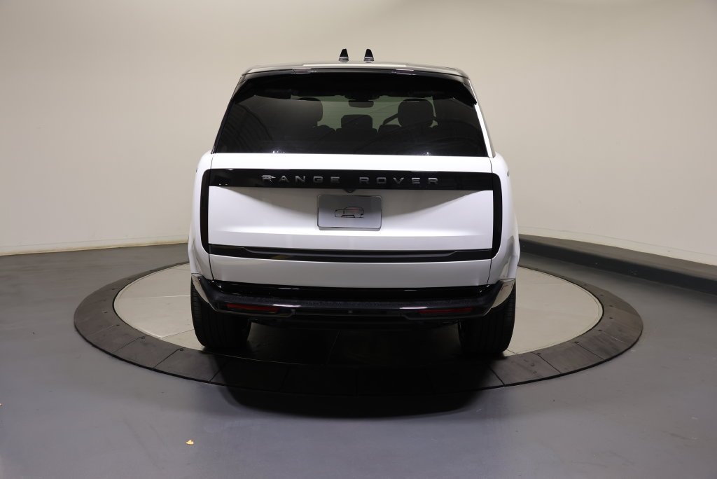 New 2027 Fuji White Land Rover SE image 4
