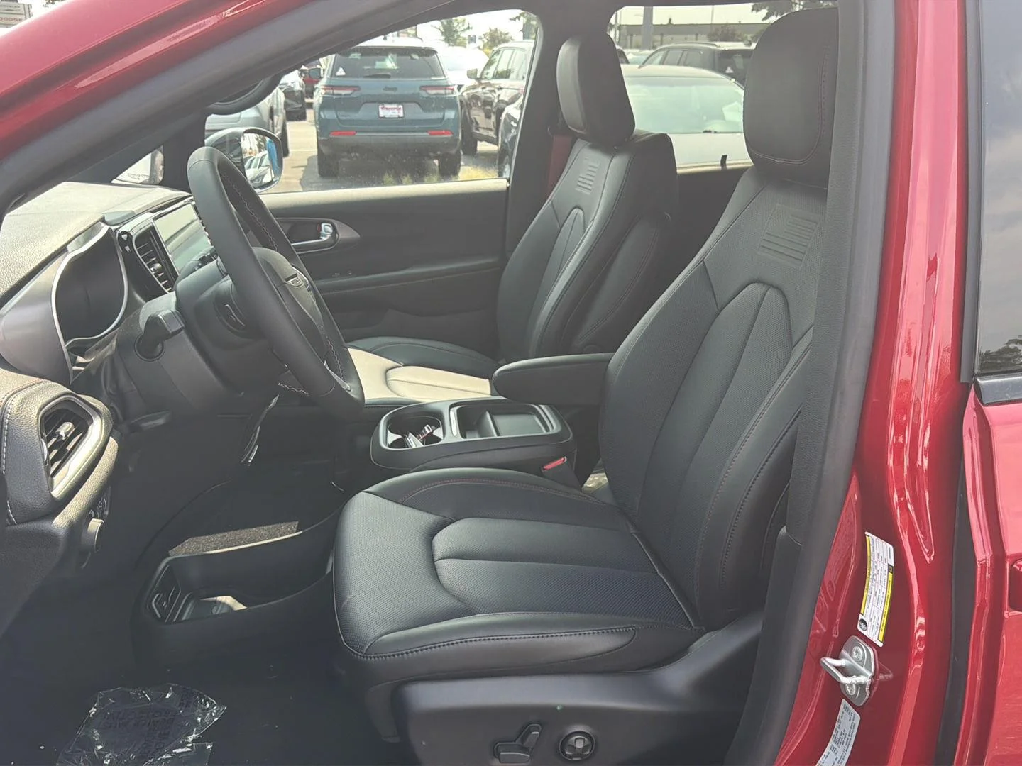 New 2027 Red Hot Pearl-Coat Exterior Paint Chrysler Select image 10