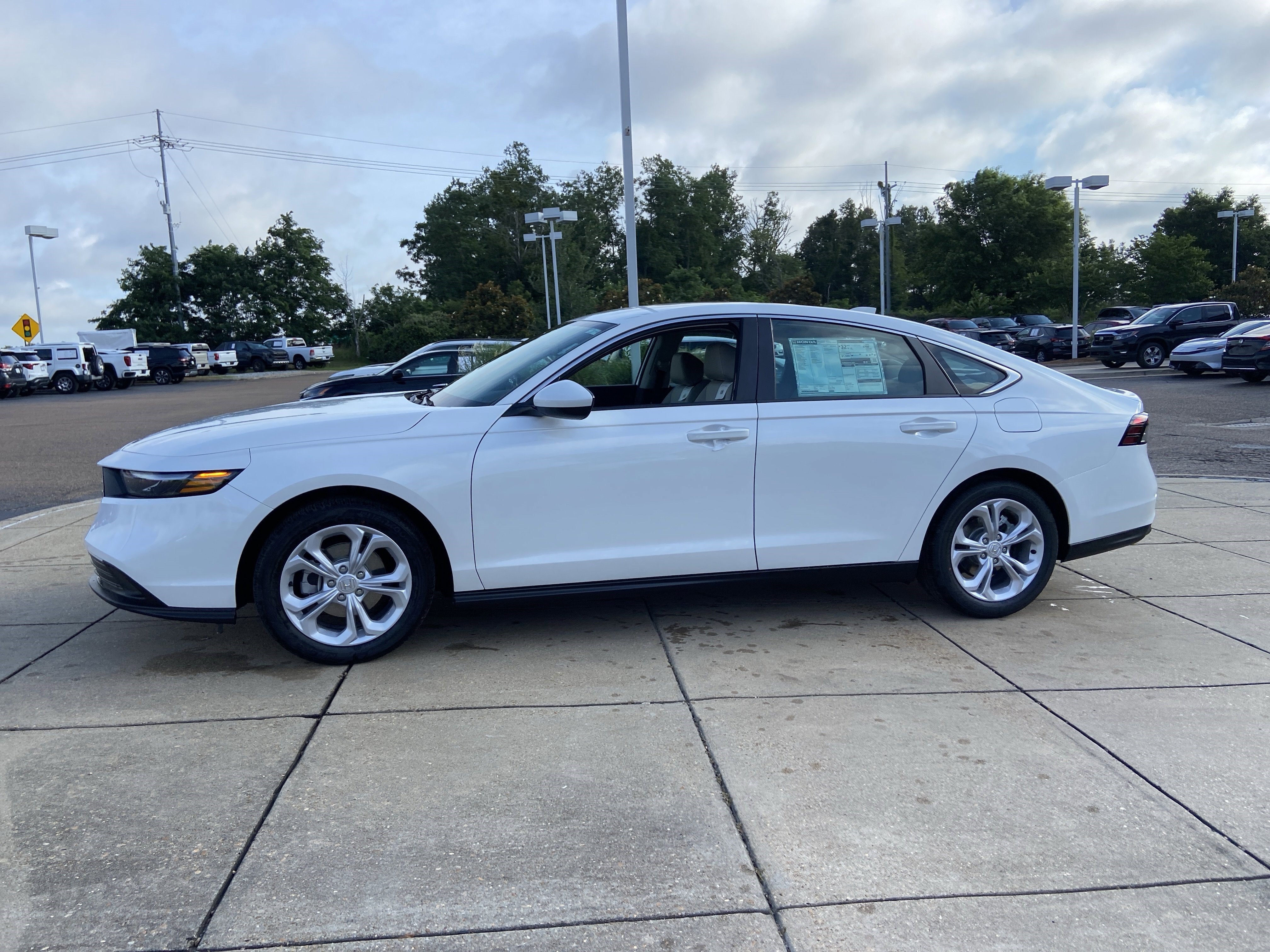 New 2026 Platinum White Pearl Honda LX image 5