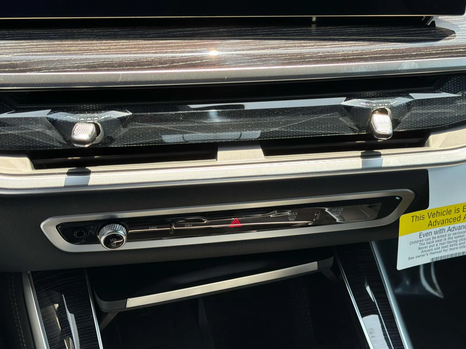 New 2026 Black Sapphire Metallic BMW xDrive50e Plug-In Hybrid image 22