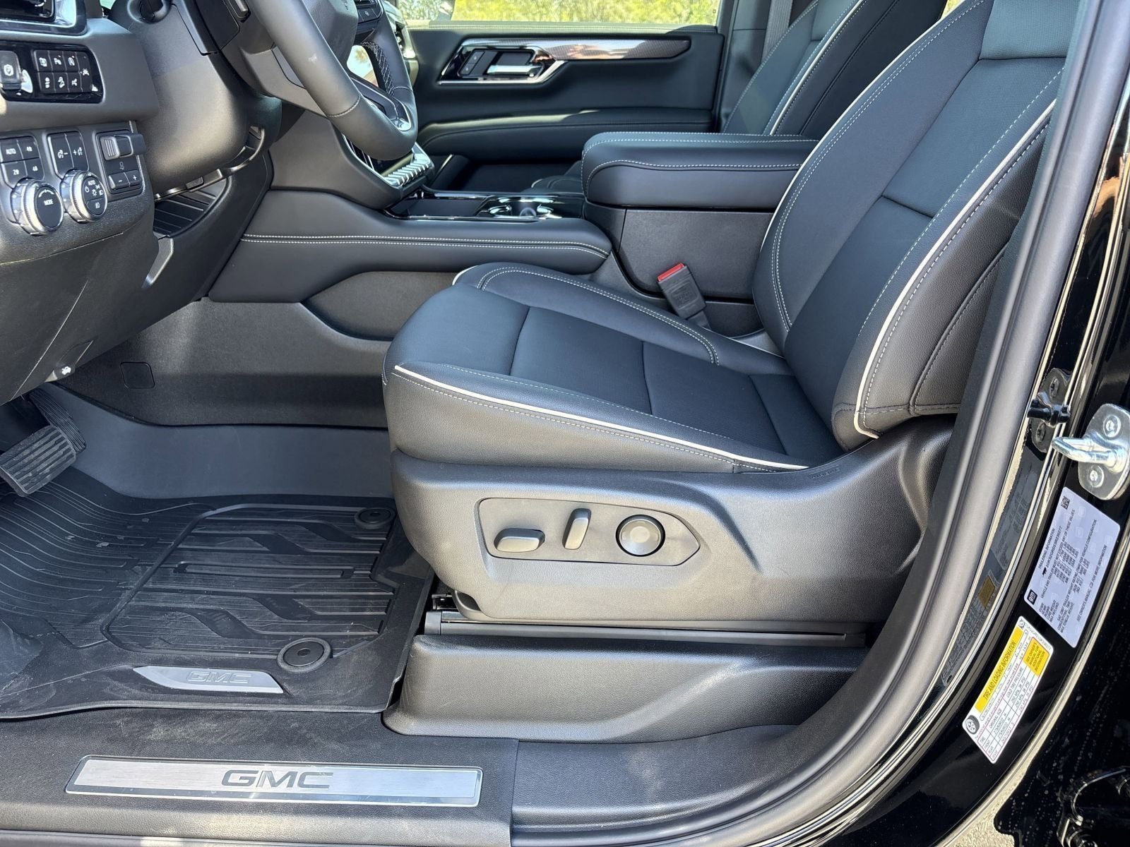 Used 2025 Onyx Black GMC 4WD 4dr Elevation image 20