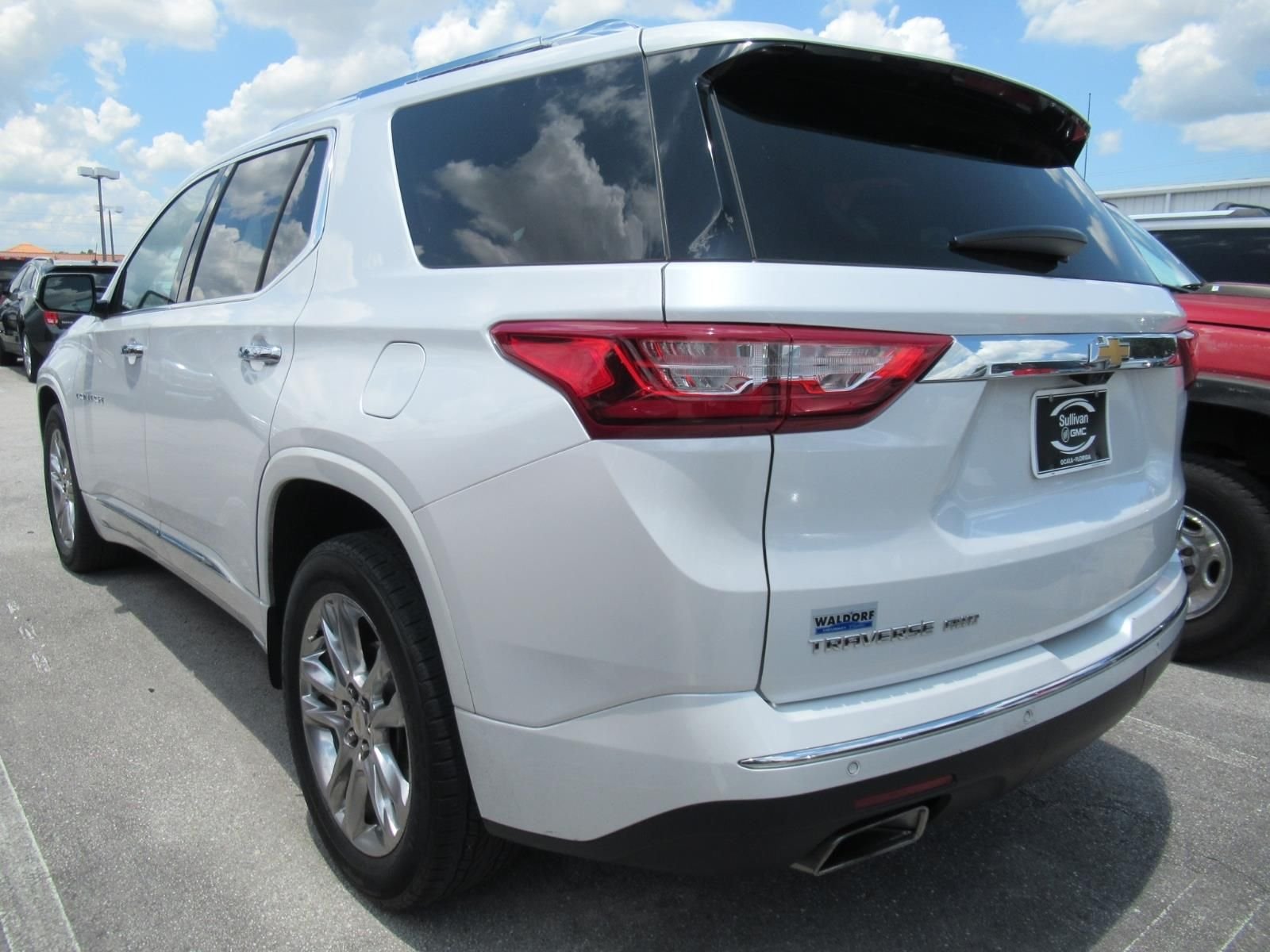 Used 2019 Beige Chevrolet High Country image 3
