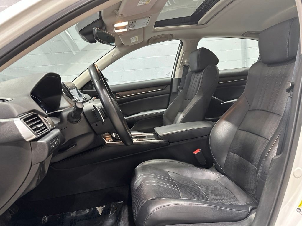 Used 2018 Platinum White Pearl Honda Touring image 12