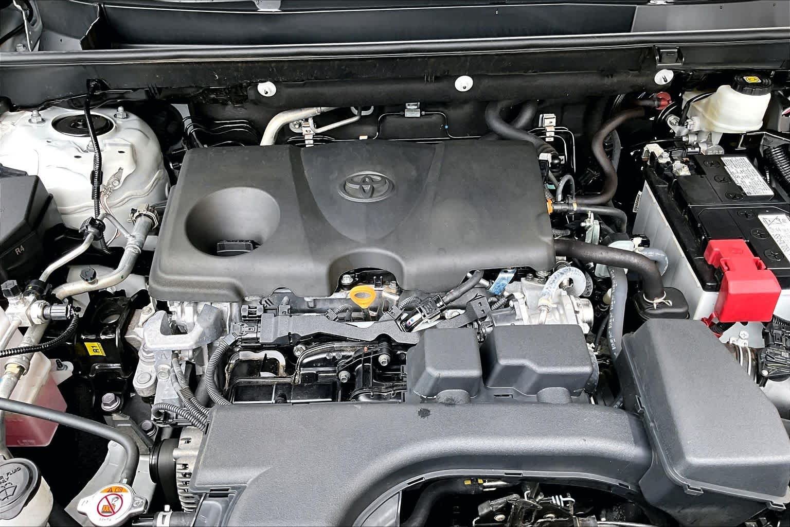 Used 2025 Wind Chill Pearl Toyota XLE Premium image 31
