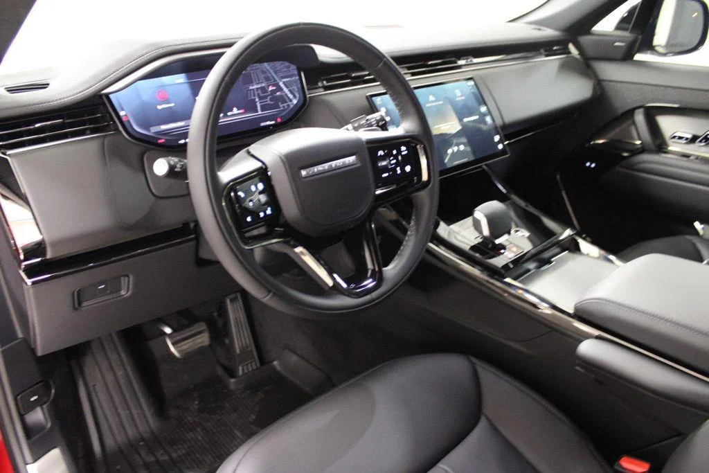 New 2026 Firenze Red Land Rover Dynamic SE image 4