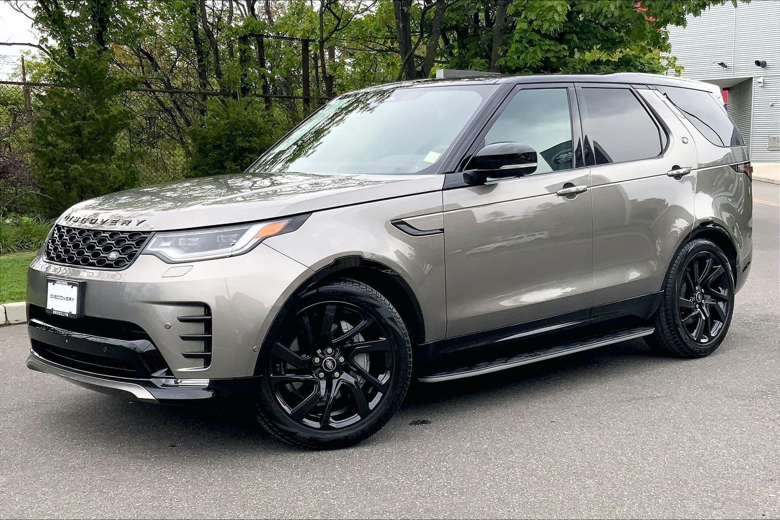 2025 Land Rover Discovery P300 Dynamic SE's photo
