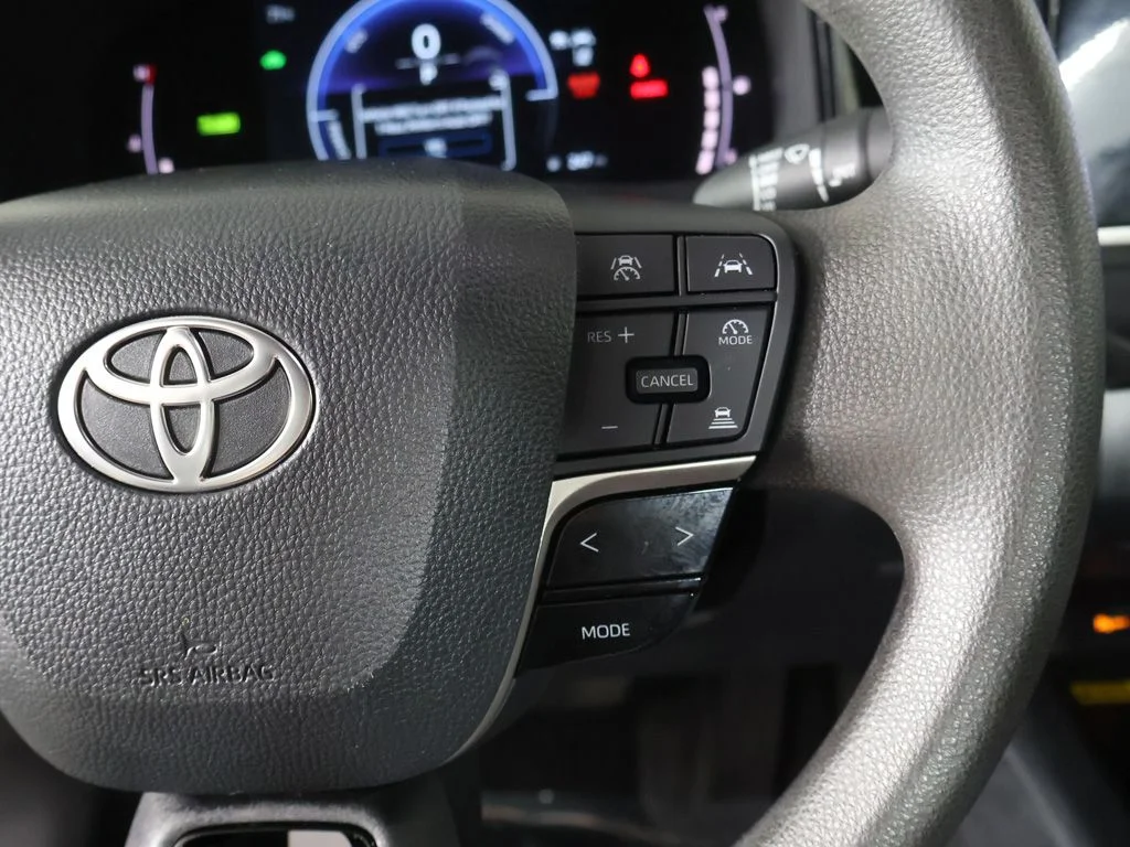 Used 2025 White Toyota LE image 35