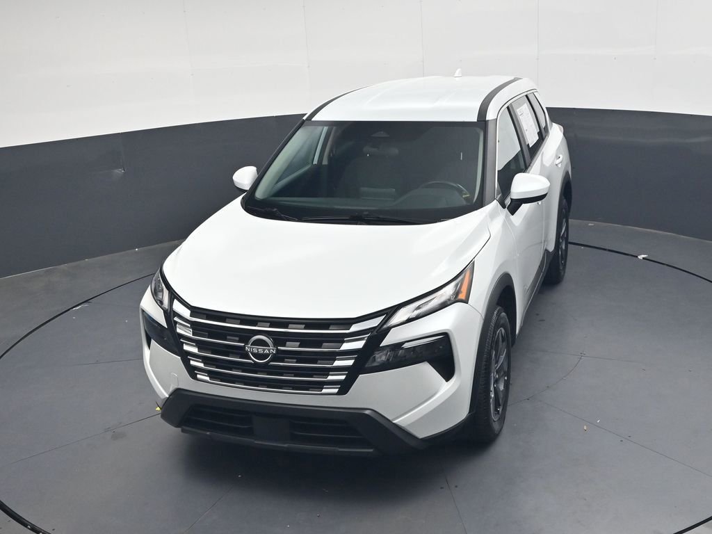 Used 2025 White Nissan SV image 30