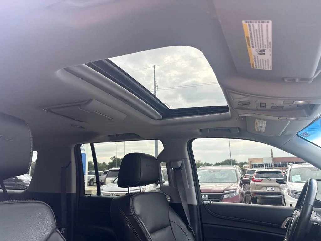 Used 2017 White GMC Denali image 32