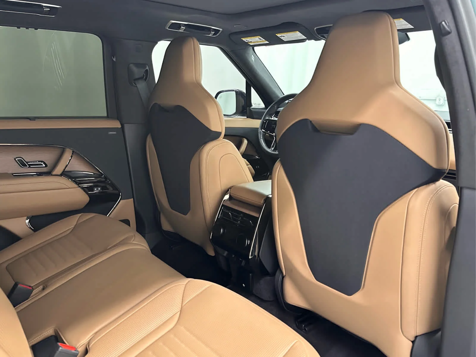Used 2025 SV BESPOKE MATTE GREEN Land Rover SV Edition Two image 19