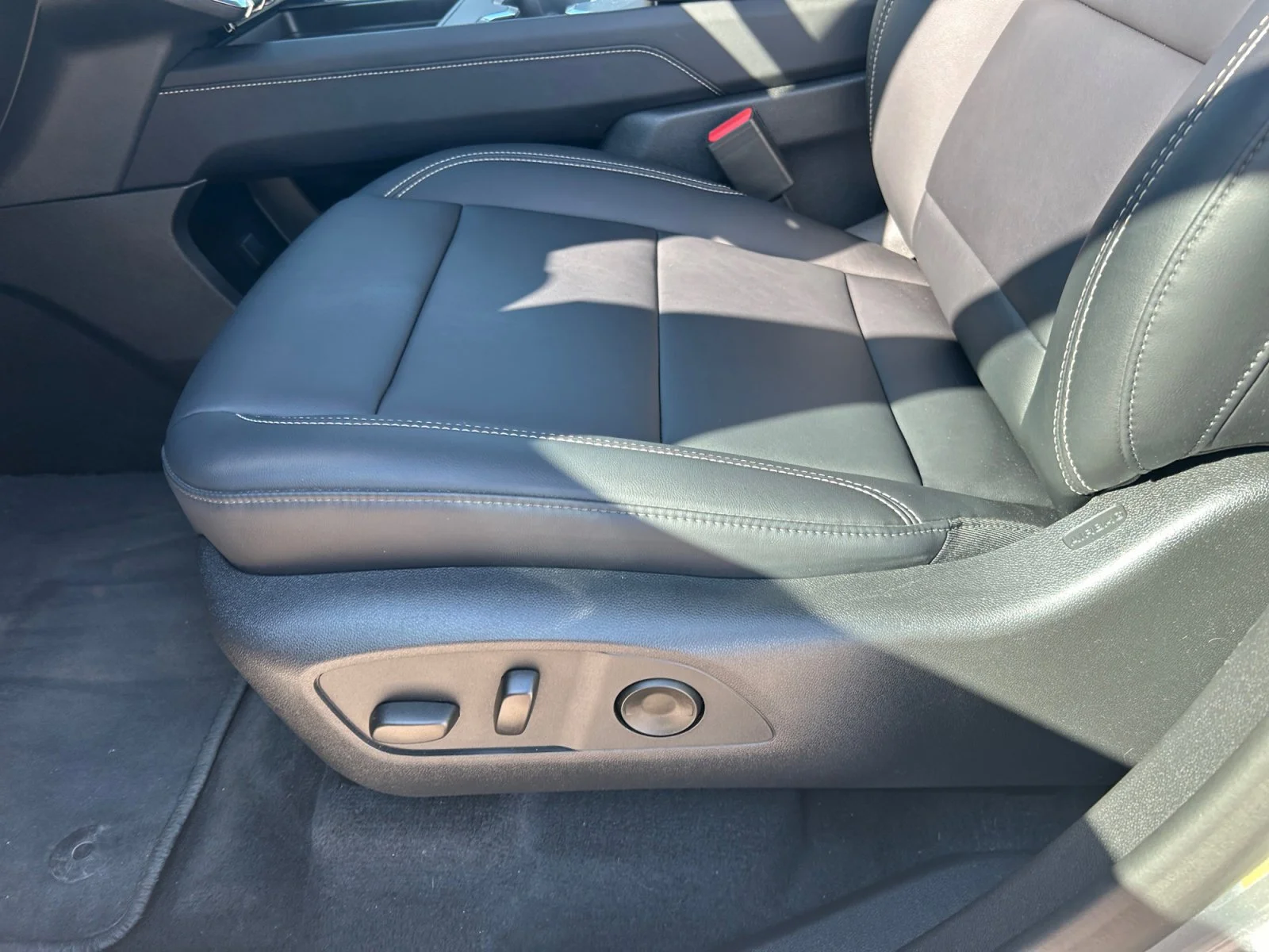 Used 2026 STERLING METALLIC GMC Elevation AWD image 15