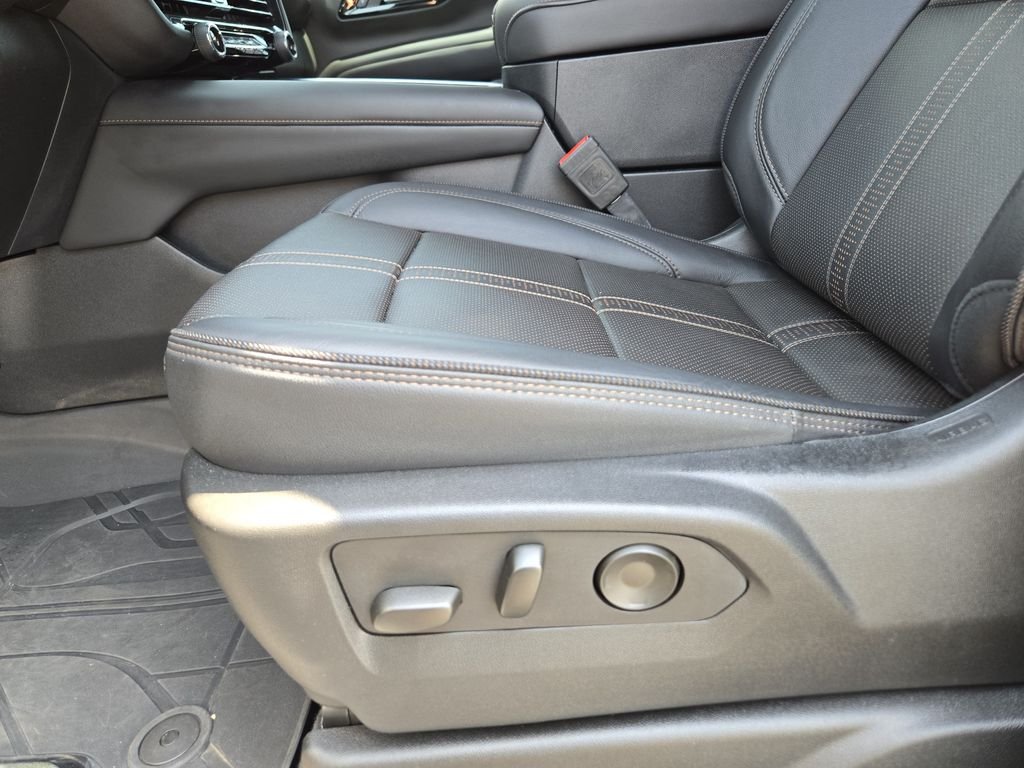 Used 2025 Black Chevrolet High Country image 25