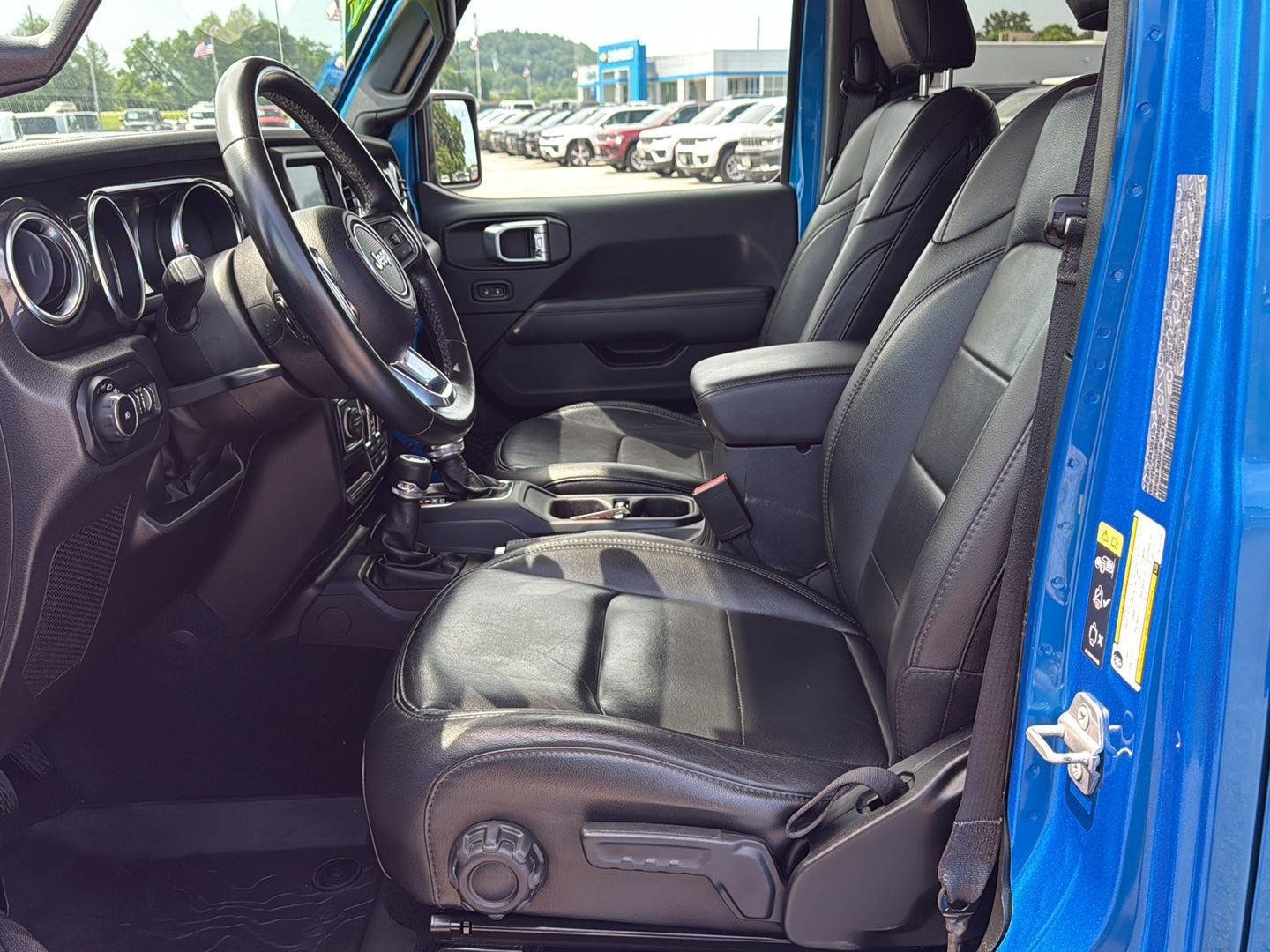 Used 2022 Hydro Blue Pearlcoat Jeep Unlimited Sahara Altitude image 9