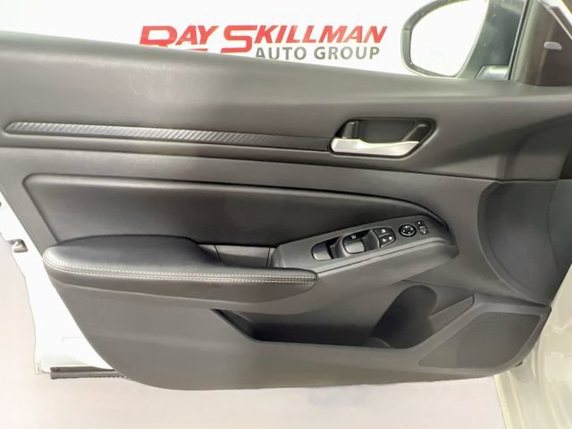 Used 2025 White Nissan SV image 29