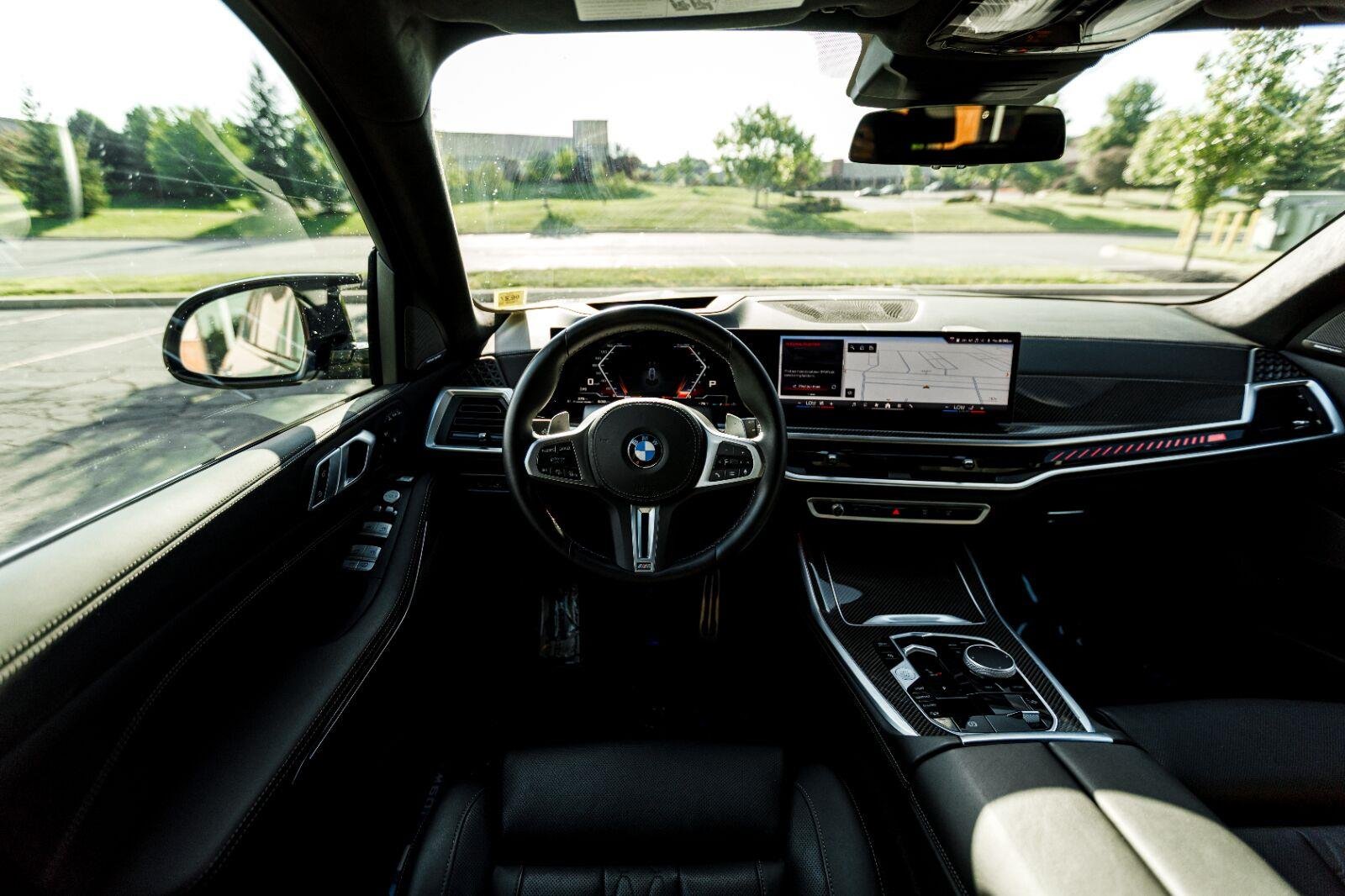 Used 2025 Skyscraper Grey Metallic BMW M60i image 44