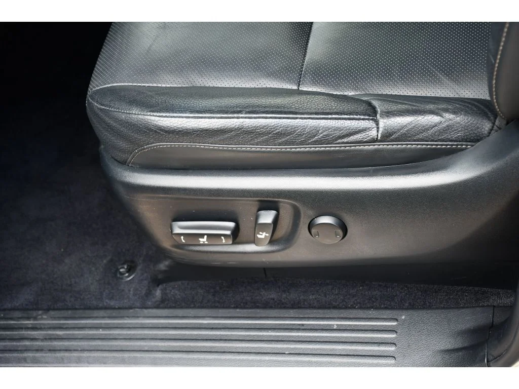 Used 2019 Silver Lining Metallic Lexus Premium image 32
