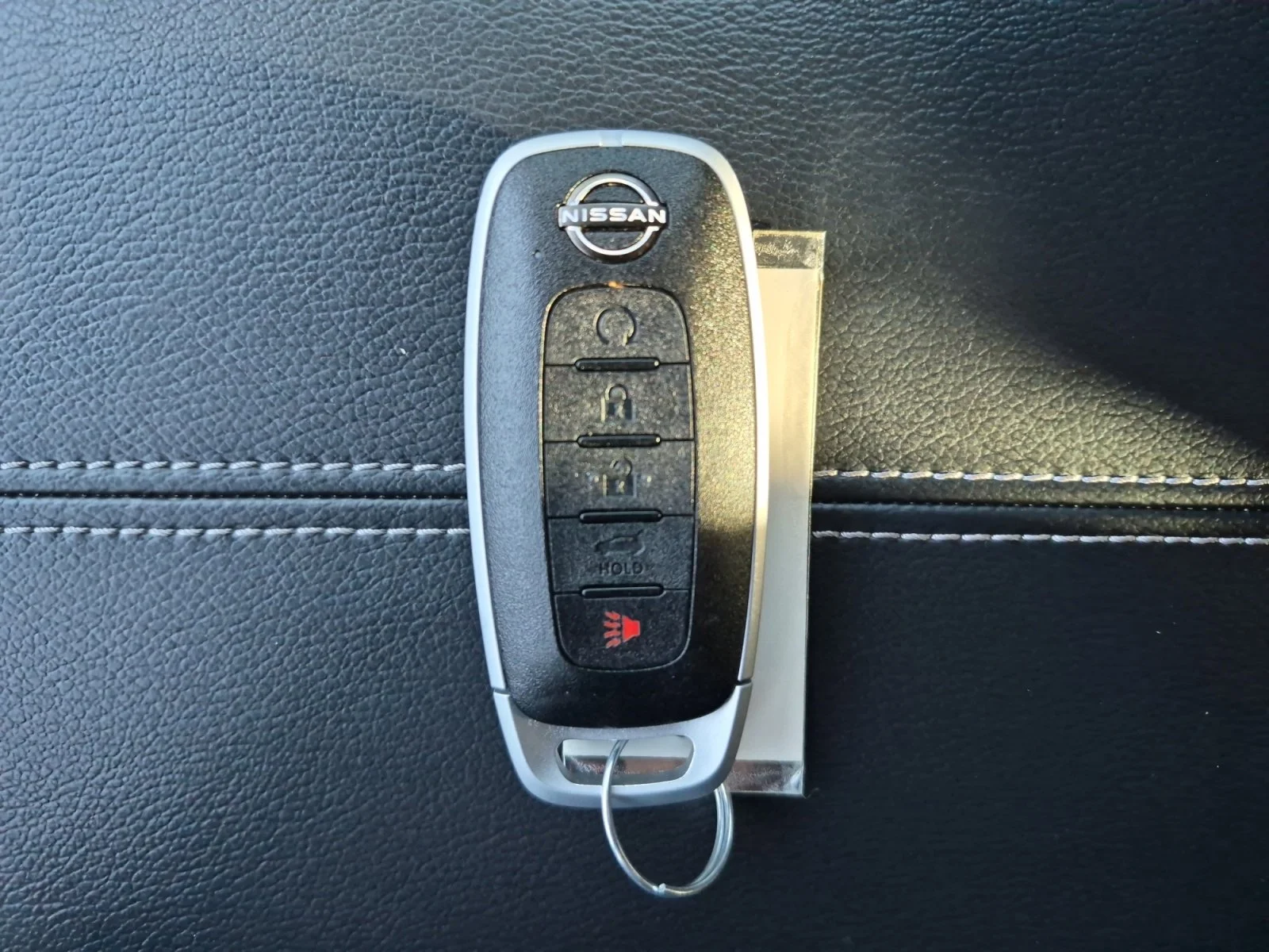 Used 2025 Everest White Pearl Tricoat Nissan SL image 32
