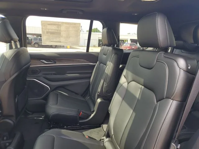 New 2026 Baltic Gray Metallic Clear-Coat Exterior Paint Jeep Limited image 10
