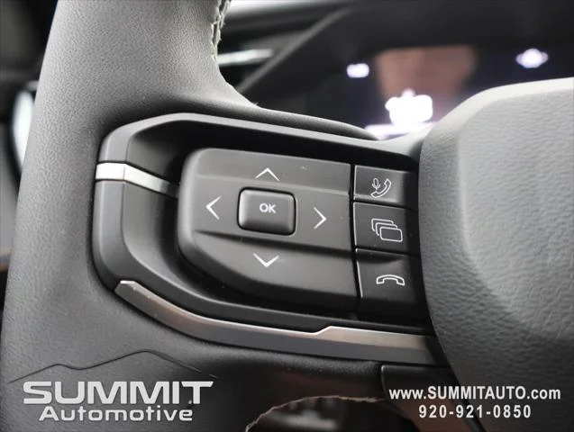 New 2026 Diamond Black Crystal Pearl-Coat Exterior Paint Jeep Limited image 15