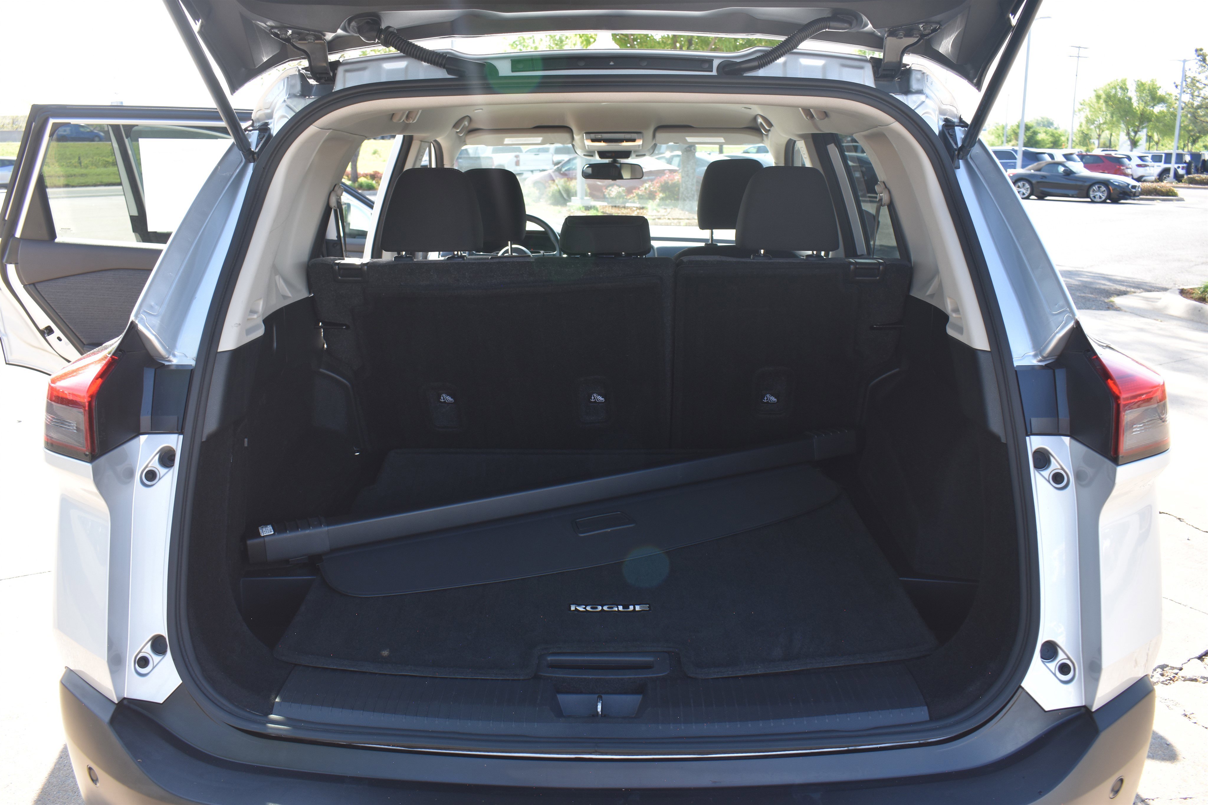2023 Nissan Rogue SV - Photo 17