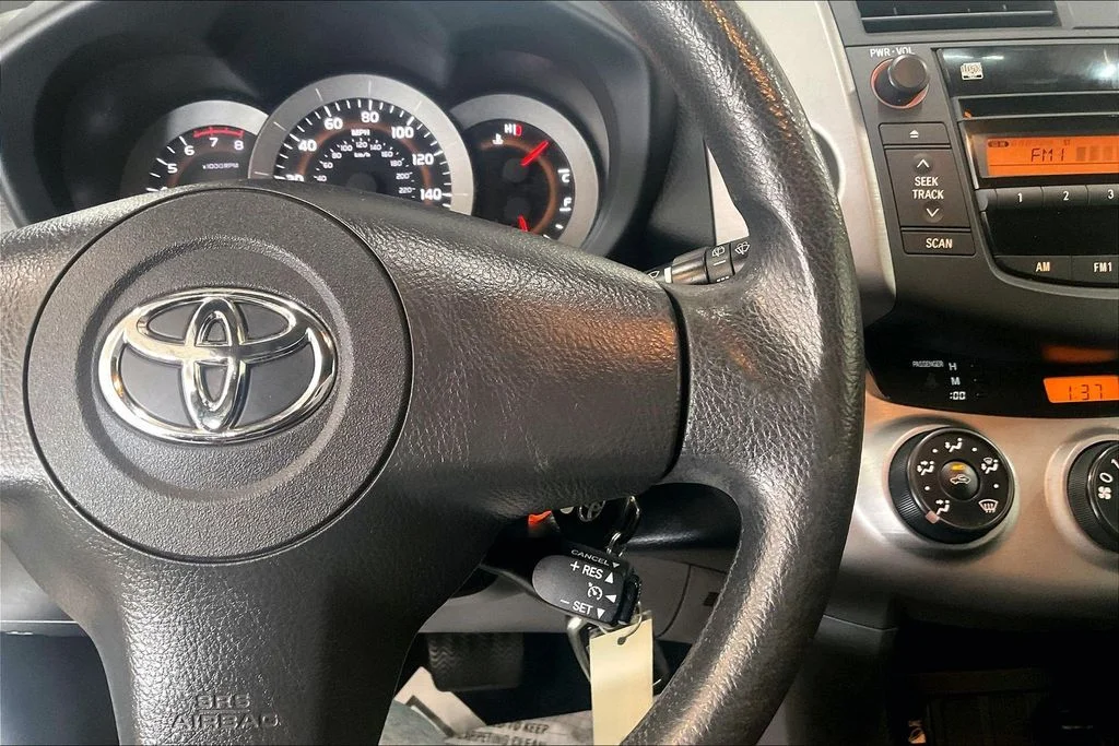 Used 2008 Silver Toyota Sport image 19