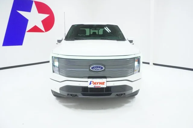 Used 2023  Ford Pro image 2
