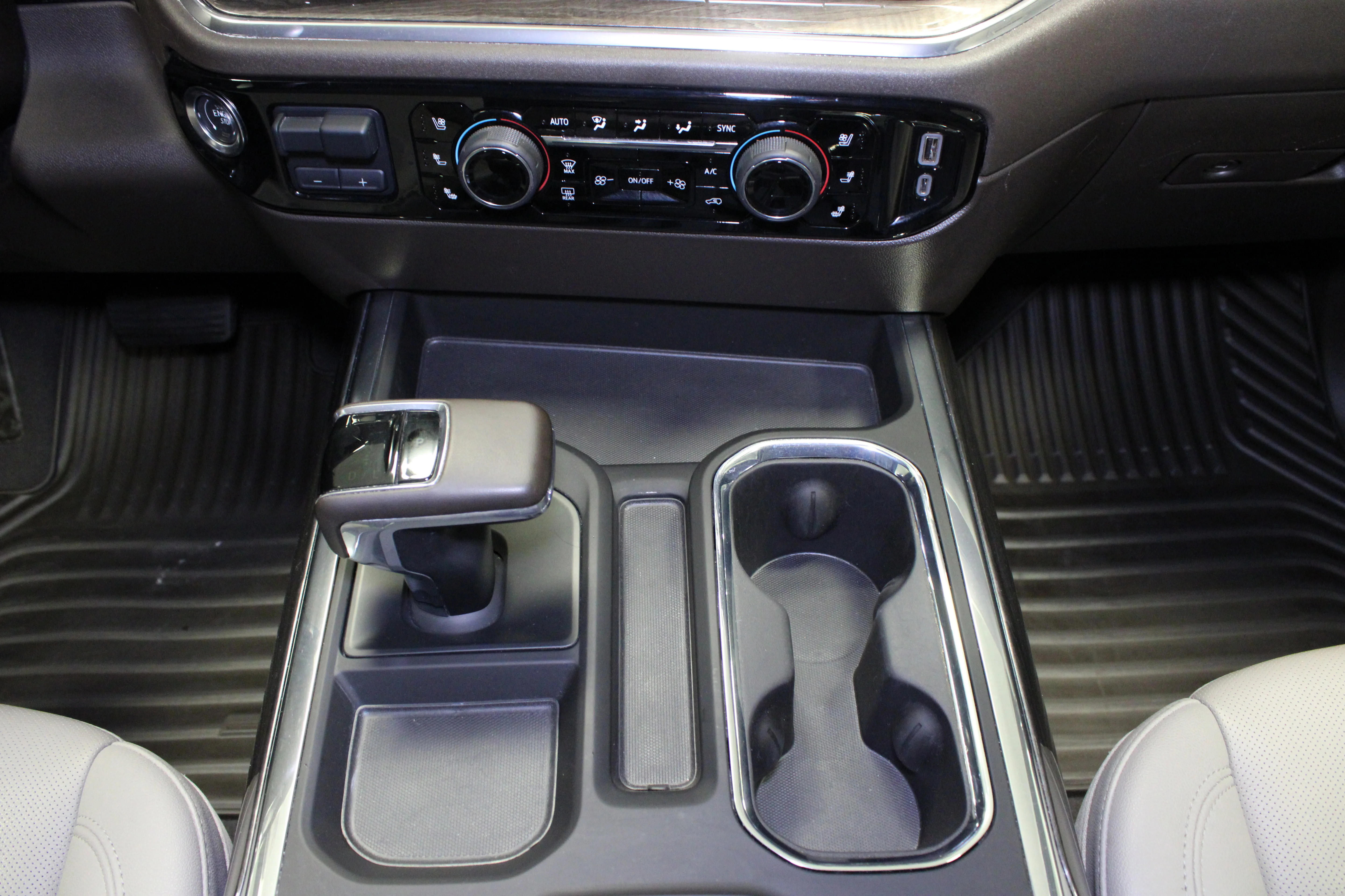 Used 2025 Summit White Chevrolet LTZ image 21