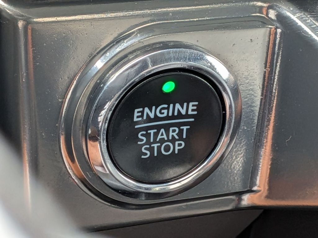 Used 2023 Silver Ford Lariat image 20