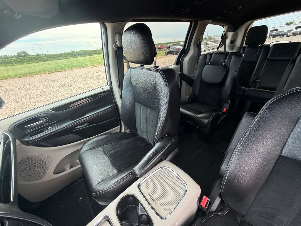 Used 2018 White Knuckle Clearcoat Dodge SXT image 10