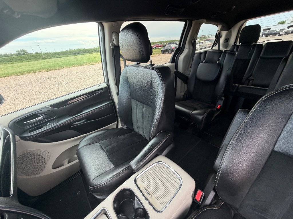 Used 2018 White Knuckle Clearcoat Dodge SXT image 10
