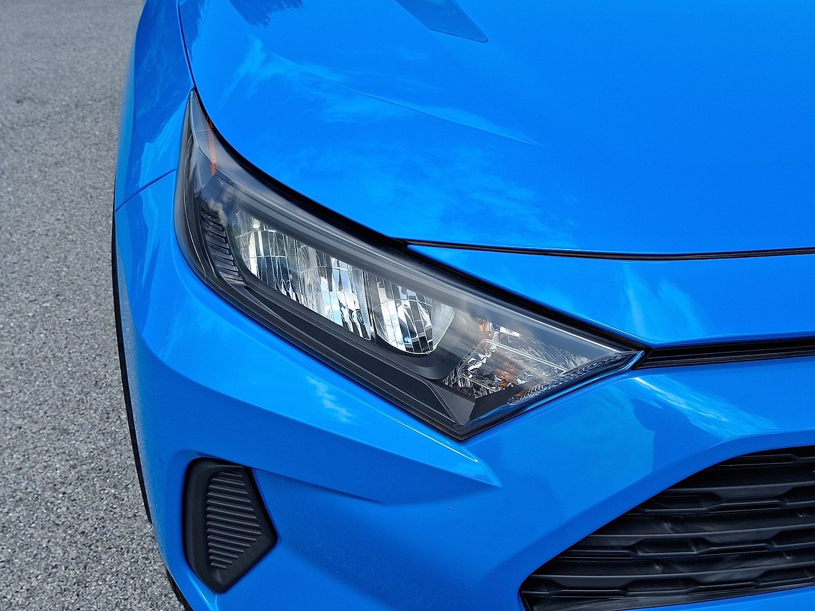 Used 2020 Blue Flame Toyota LE image 10