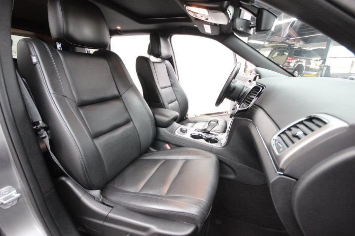 Used 2020 Silver Jeep Limited image 33